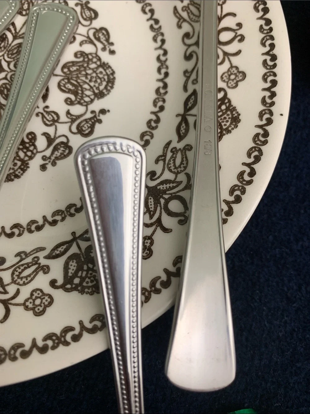 NWOT Oneida Needlepoint pattern S/12 Cocktail Forks 18/8 SS NWOT